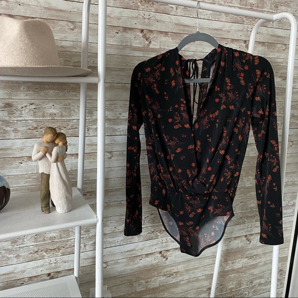 Revolve | V Neck Body Suit | Size XS - Picture 6 of 10